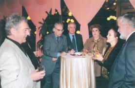 Васа Ганчева в компанията на видните творци Стефан Цанев, Антон Дончев, Дора Бонева, Любомир Левчев…